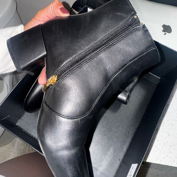 coach - Picture 4 of 6